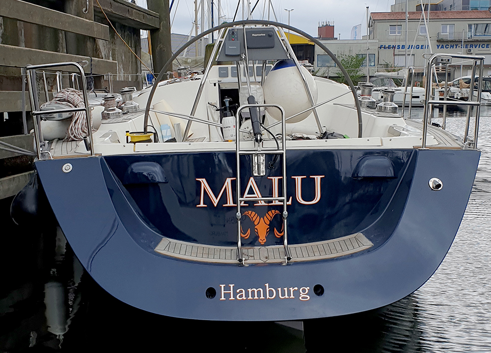 Die Werbeagentur Schilling gestaltet und setzt Werbetechnik um - ganz nach Ihren Vorgaben und Wünschen. Malu Yachtfolierung.