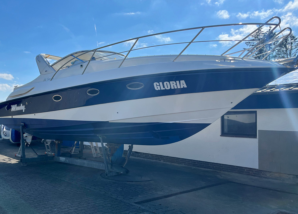 Bootsbeklebung_Streifen und Name